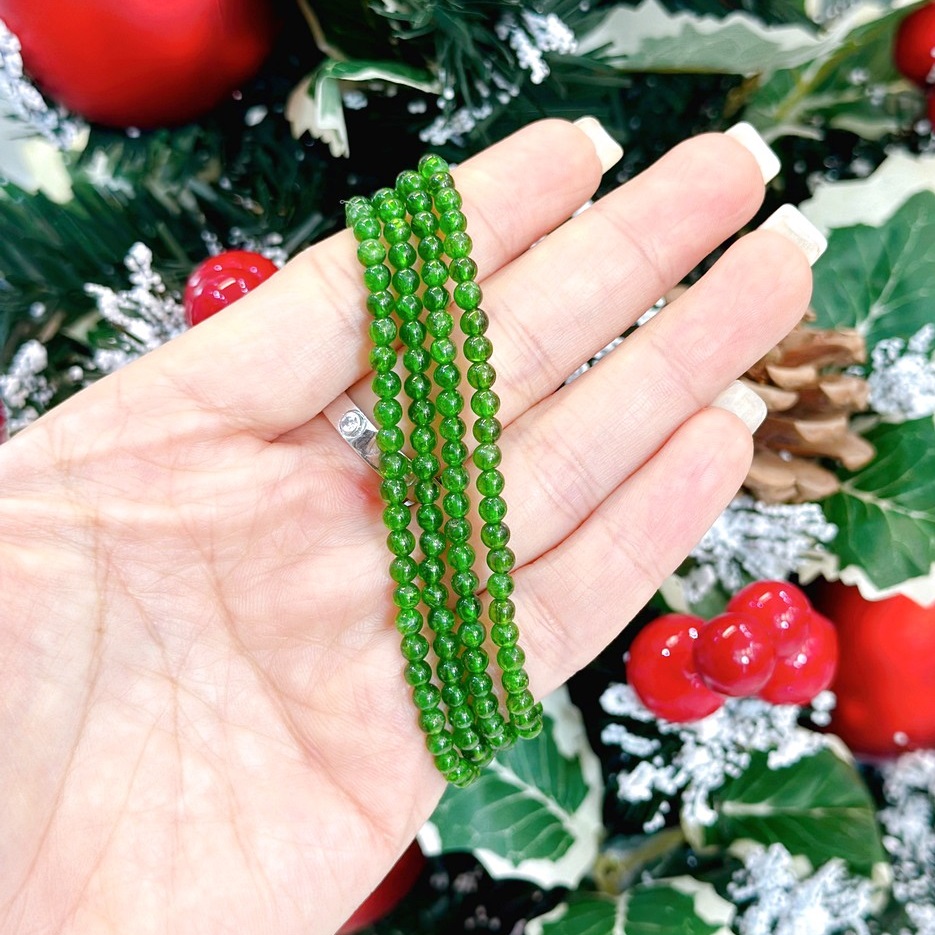 Chuỗi đeo tay đá Diopside 4 li tự nhiên
