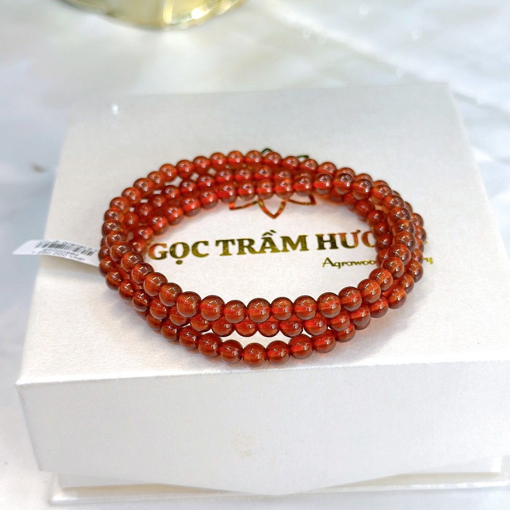Chuỗi đeo tay đá garnet 5 li tại Tịnh Agarwood Chuỗi đeo tay đá garnet 5 li tại Tịnh Agarwood