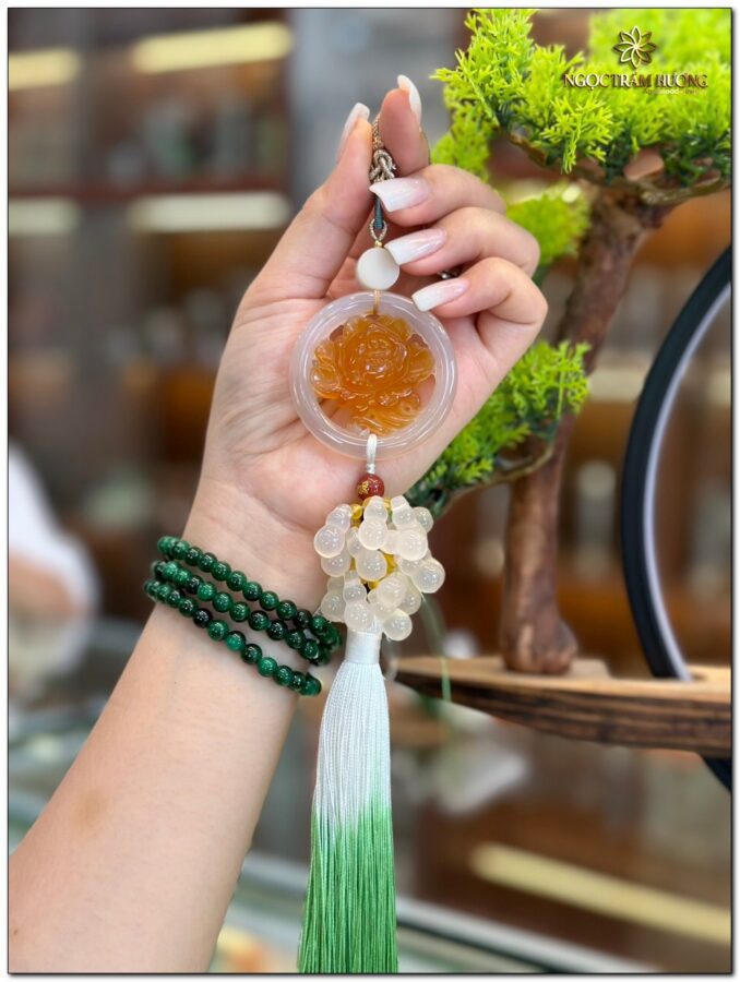 Khánh treo xe sen điếu mã não phong thủy
