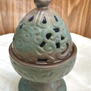 Lư đốt trầm bằng gốm xanh Bát Tràng