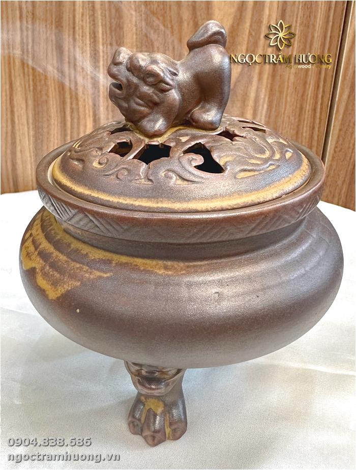Lư đốt trầm sư tử nâu bằng gốm Bát Tràng (2)