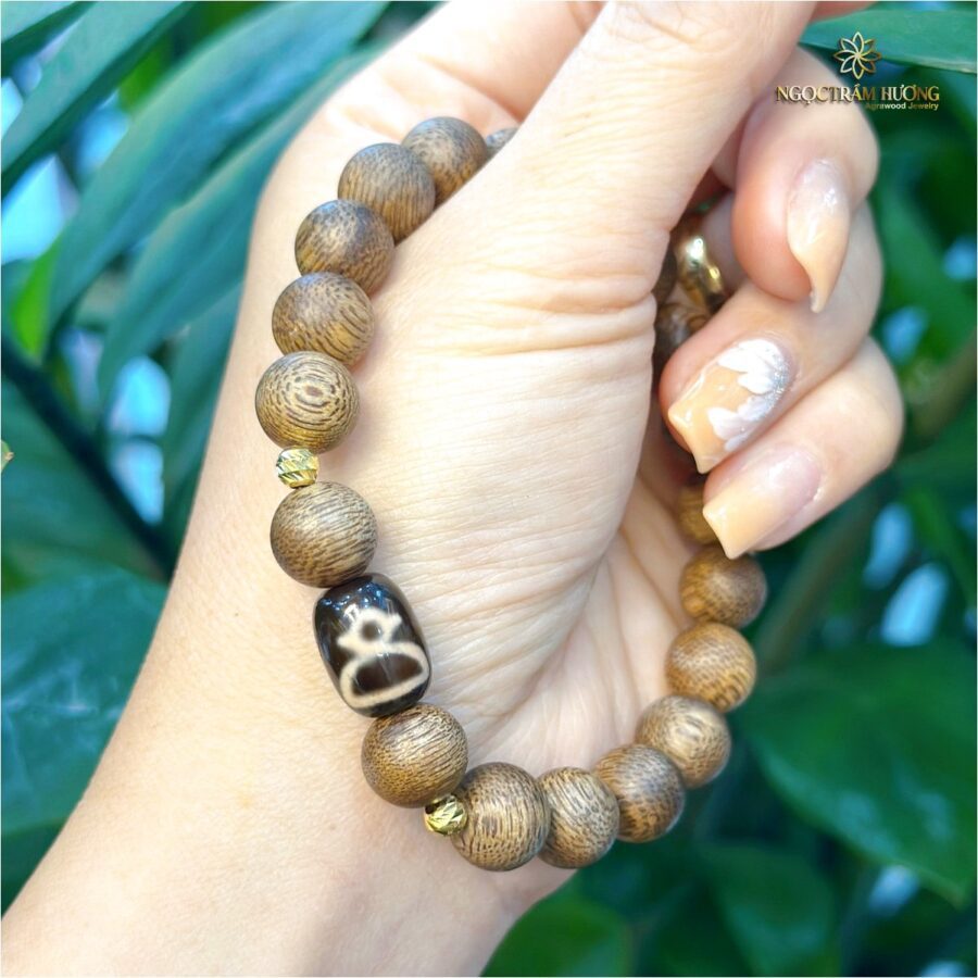 Vòng trầm Phước Sơn 10 li tự nhiên (4)