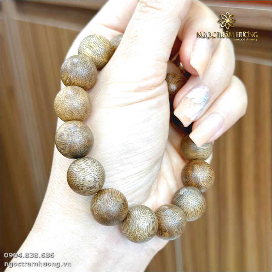 Vòng trầm hương Phước Sơn hạt lớn – hướng dẫn chọn vòng trầm