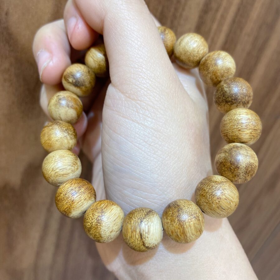 Vòng trầm hương Indo Marake 12 li tự nhiên (2)