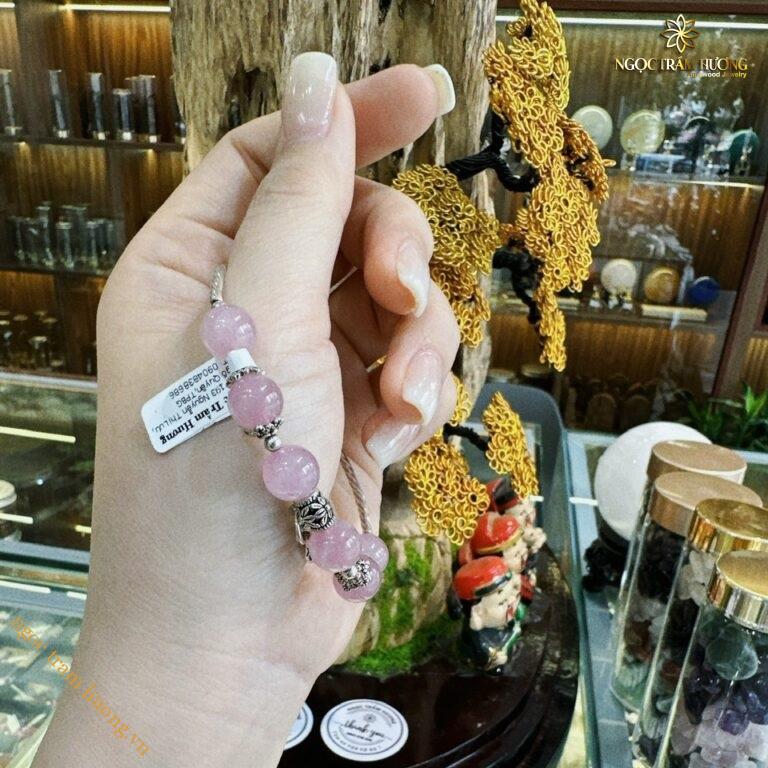 Vòng tay đá thạch anh hồng mix charm bạc