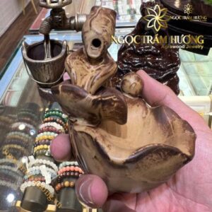 Thác khói trầm hương hình bơm nước từ gốm Bát tràng