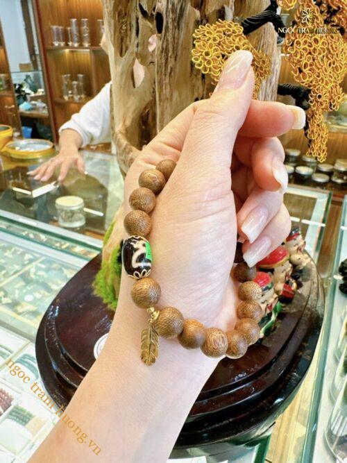 Vòng trầm tốc Việt Nam mix Dzi và charm vàng 24k – Tịnh Agarwood